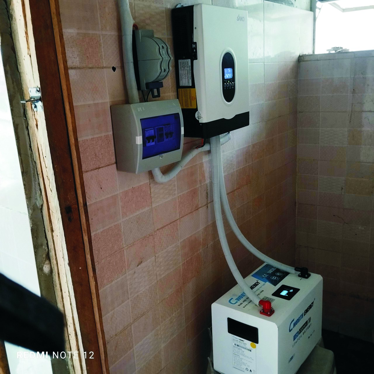 2 KVA Hybrid Solar Inverter System Package - Image 2